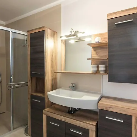 Salvagno - Two Bedroom With Balcony And Sea View *