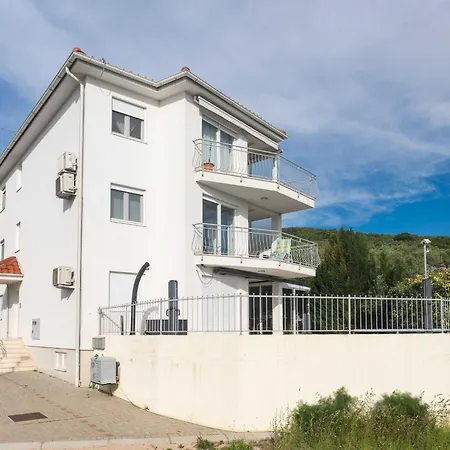 Salvagno - Two Bedroom With Balcony And Sea View Apartment