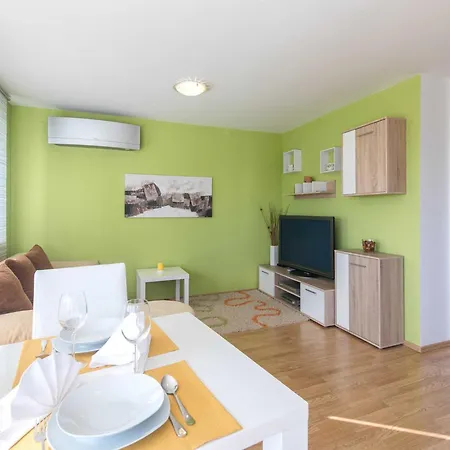 Salvagno - Two Bedroom With Balcony And Sea View Apartament *