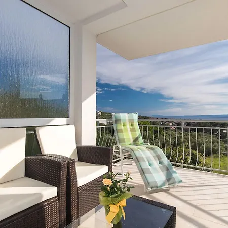 Salvagno - Two Bedroom With Balcony And Sea View