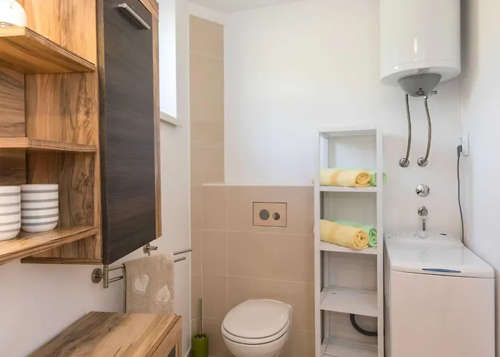 Salvagno - Two Bedroom With Balcony And Sea View