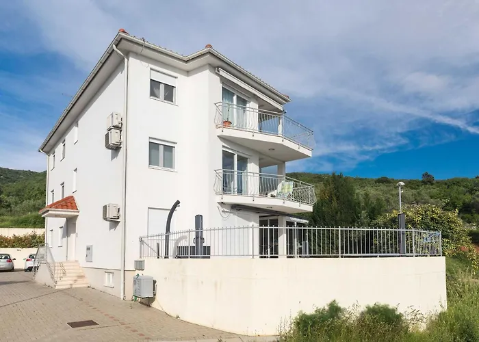 Salvagno - Two Bedroom With Balcony And Sea View Apartment