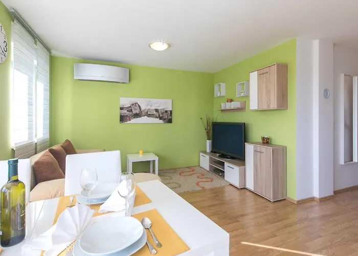 Salvagno - Two Bedroom With Balcony And Sea View Apartament *