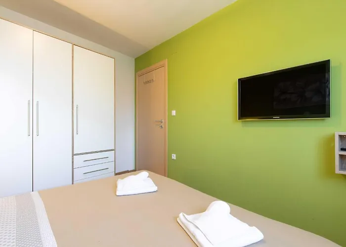 Salvagno - Two Bedroom With Balcony And Sea View *