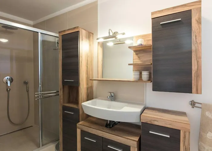 Salvagno - Two Bedroom With Balcony And Sea View *