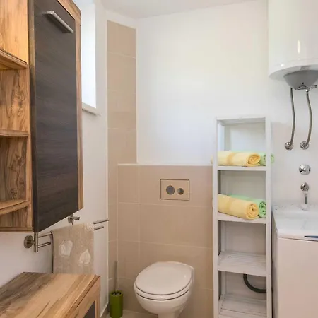 Salvagno - Two Bedroom With Balcony And Sea View