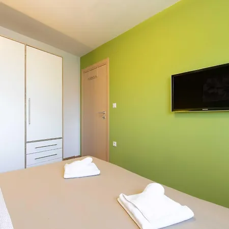 Salvagno - Two Bedroom With Balcony And Sea View *